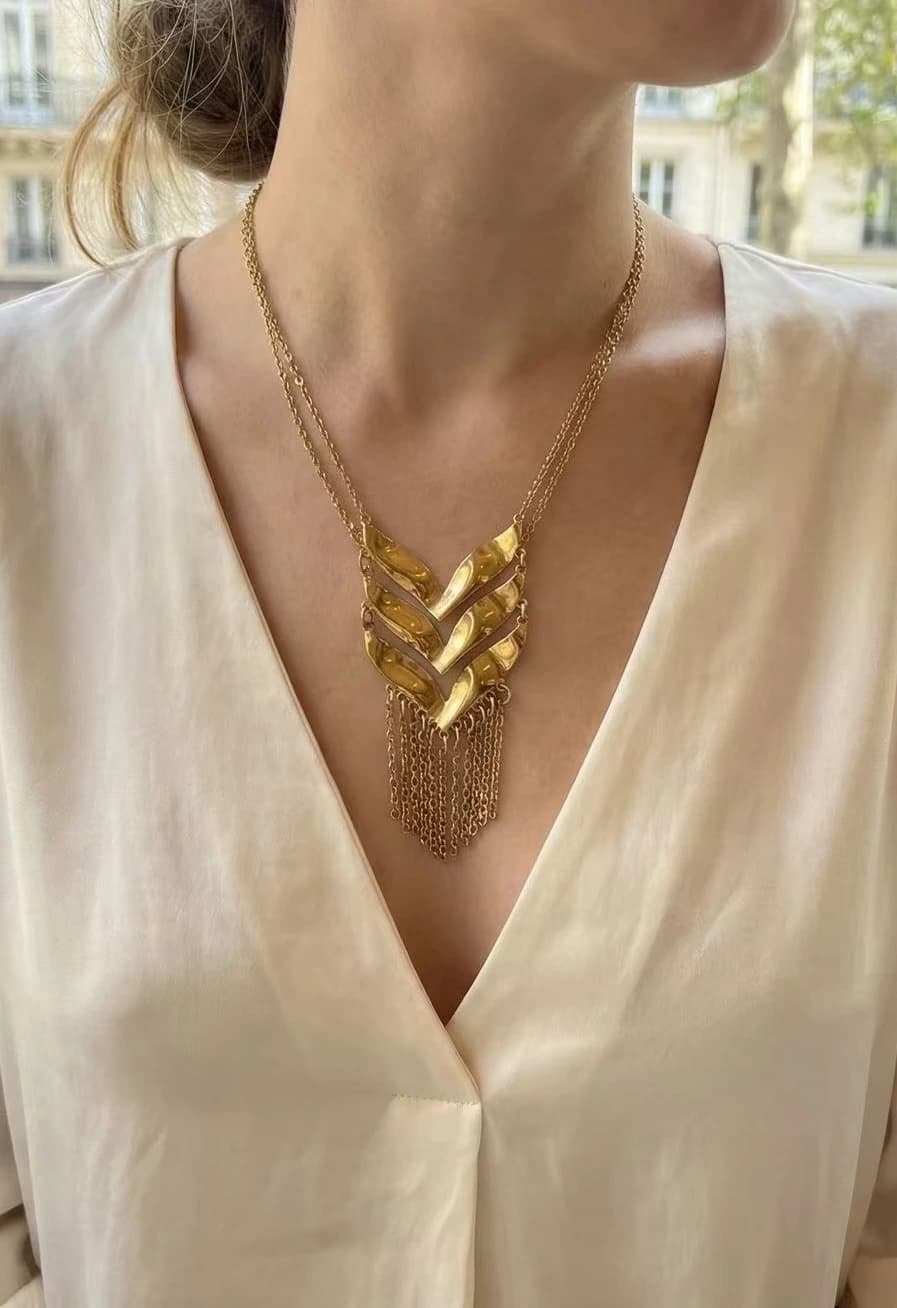 Collier V