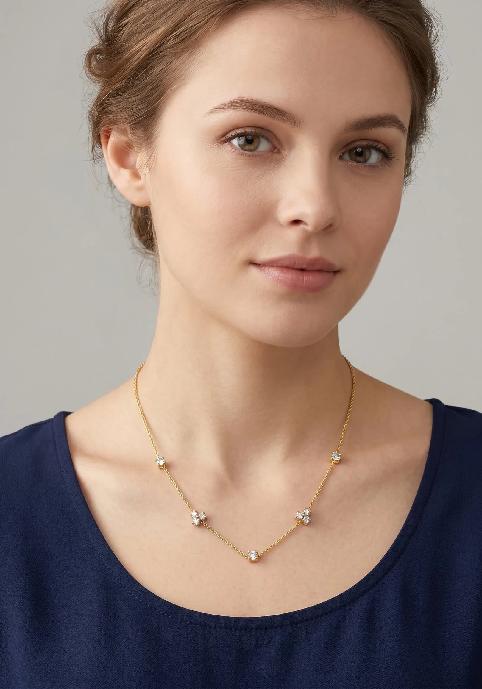 Collier fleur 3 pétales strass