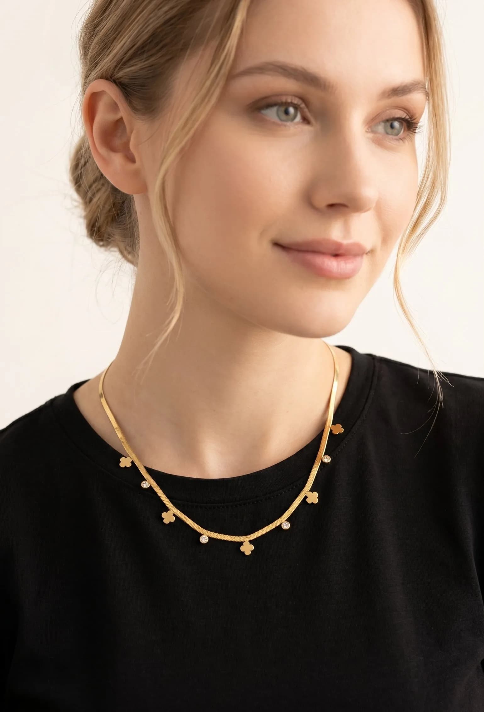 Collier trèfle strass