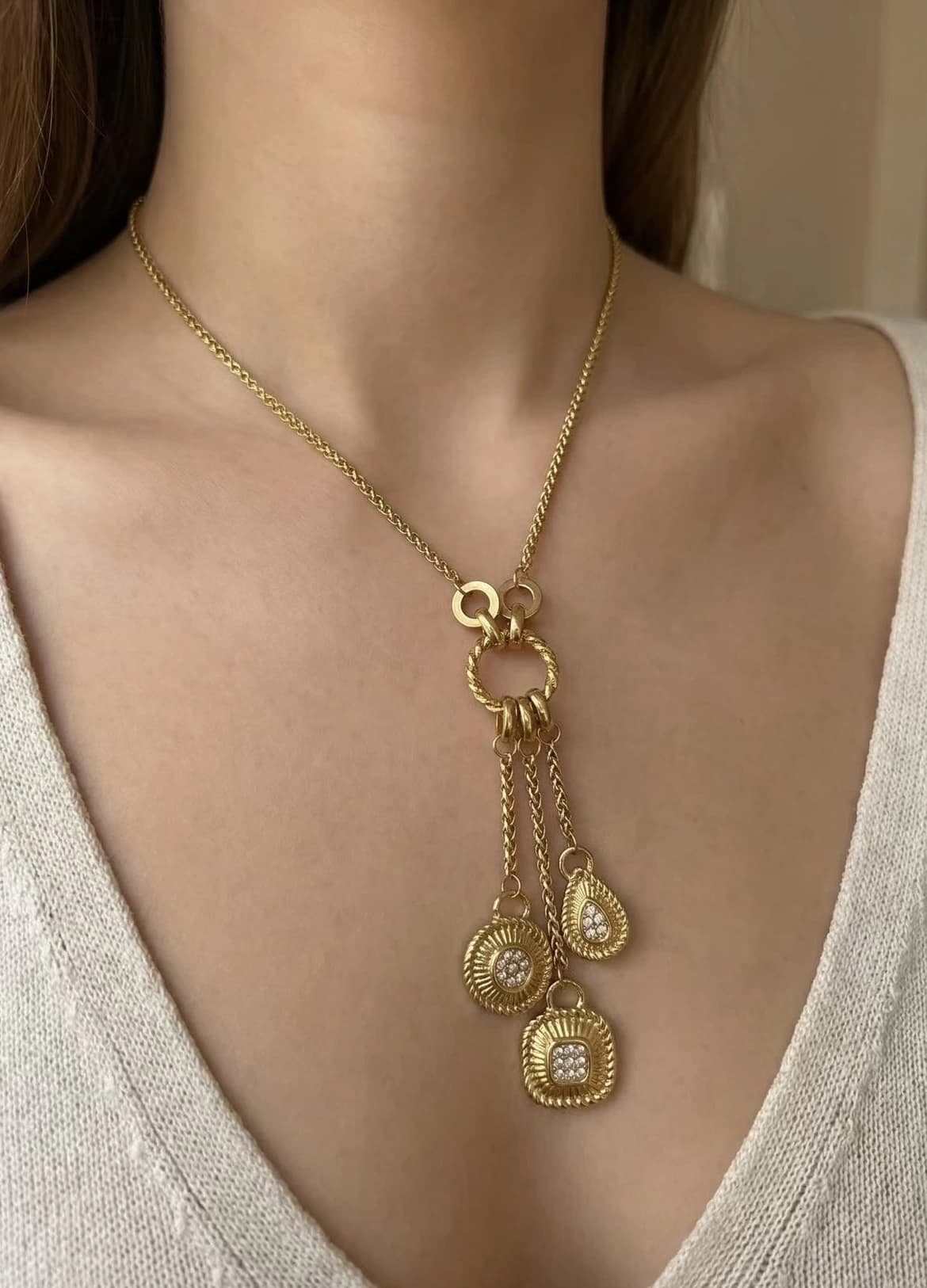 Collier rond carré goutte