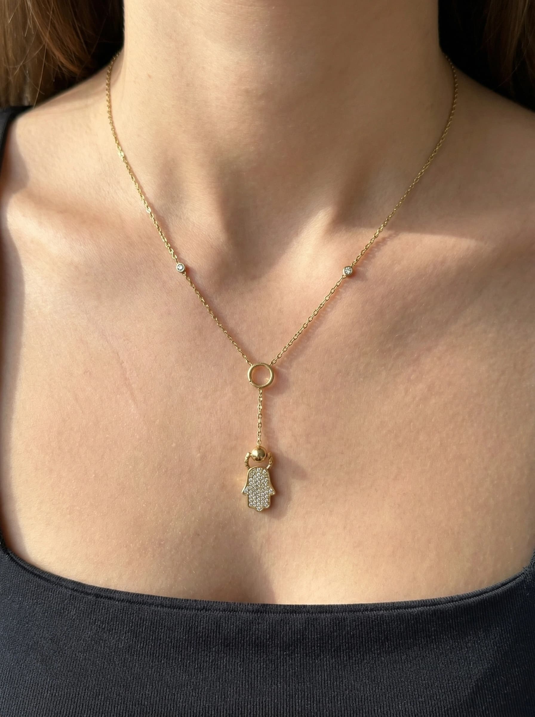 Collier main oriental