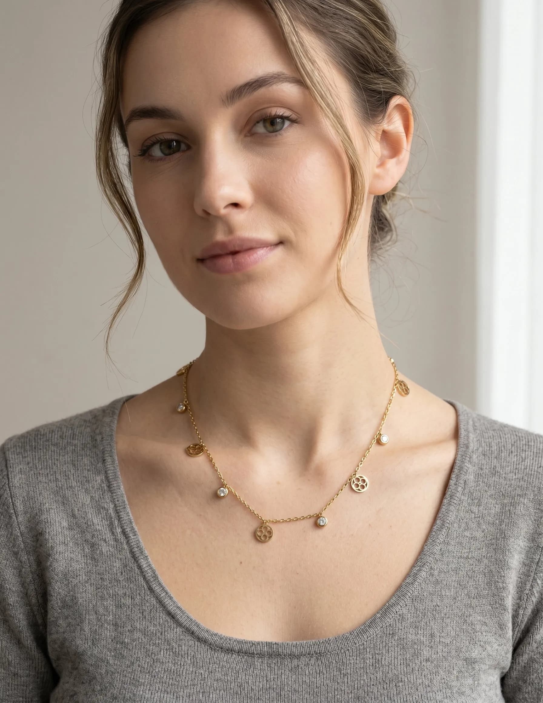 Collier trèfle avec des strass