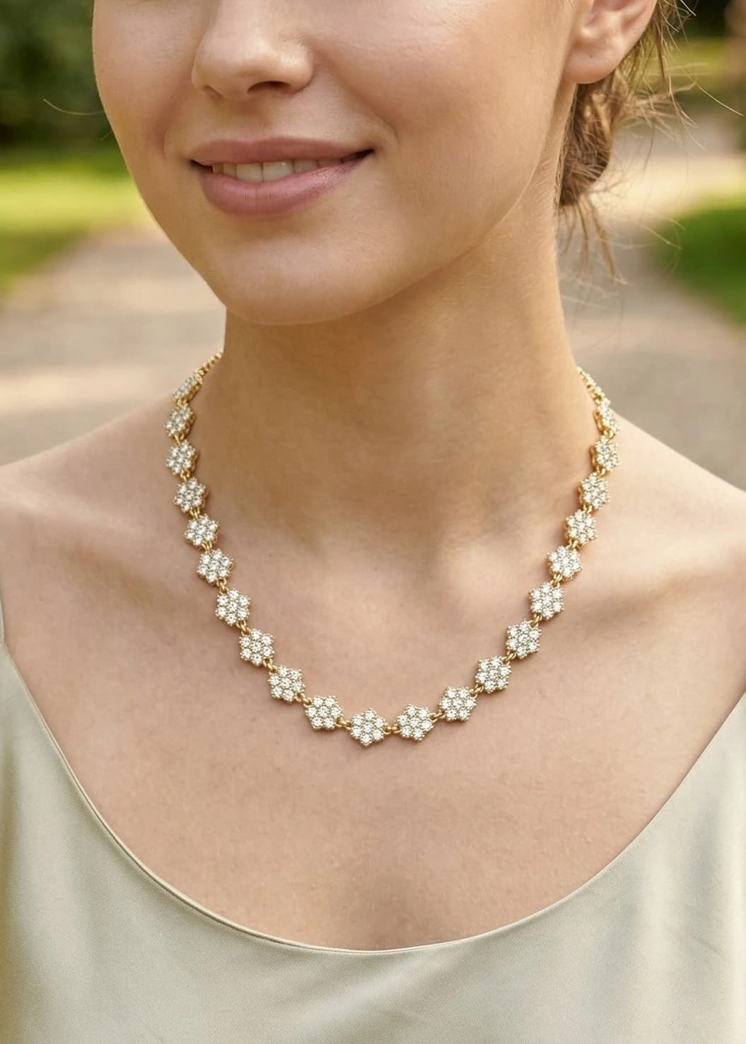 Collier chaine fleur strass style princesse
